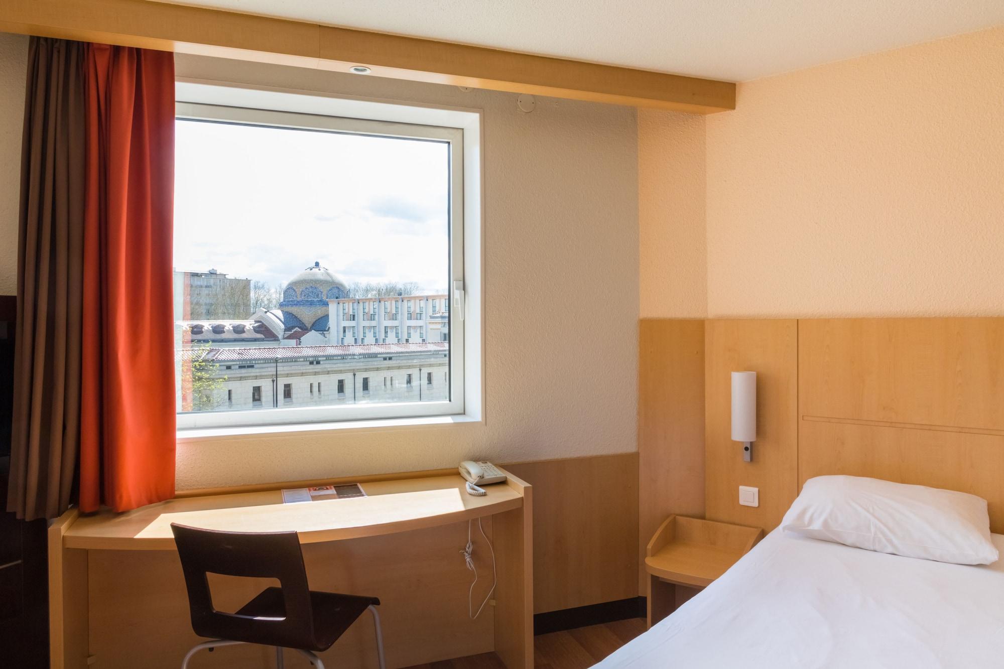 Ibis Vichy Exterior foto